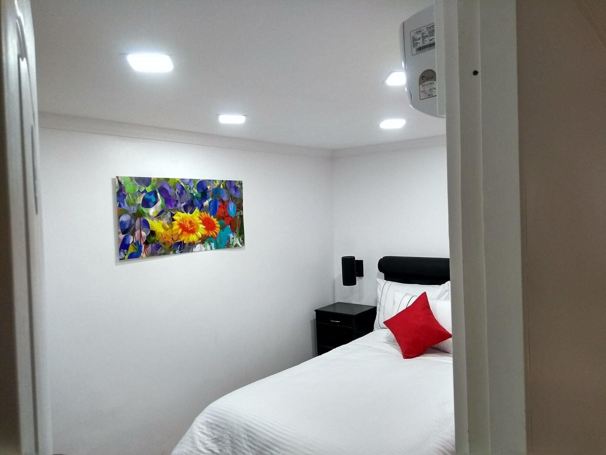 Hotel Veler Restaurante メデジン エクステリア 写真