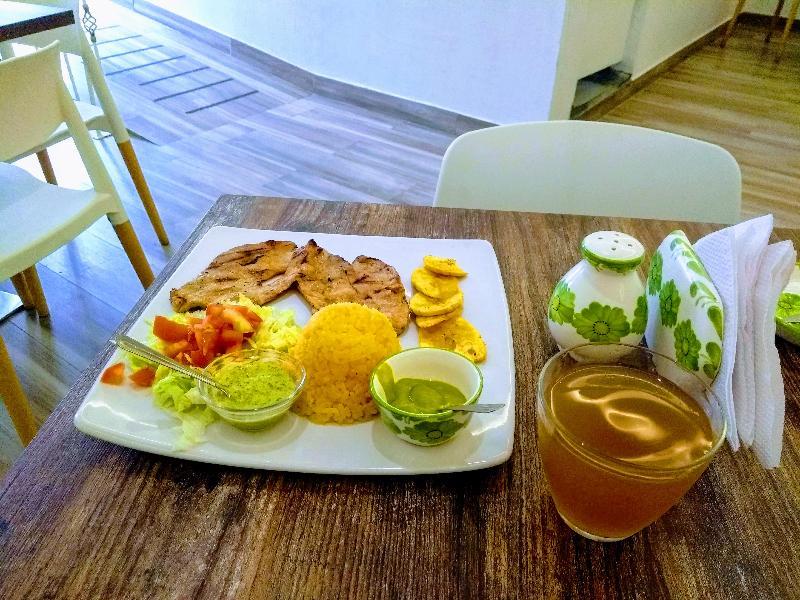 Hotel Veler Restaurante メデジン エクステリア 写真